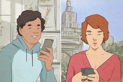 What Does Muah Mean? Texting, Social Media, Usage & More