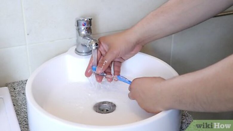How to Clean Toothbrushes