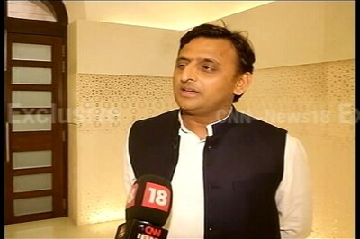 Akhilesh Yadav Urges PM Modi to Allow Use of Invalid Notes in Private Hospitals