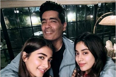 Janhvi Kapoor, Pooja Hegde Enjoy Fun Gathering with Manish Malhotra, See Pics