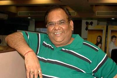 Satish Kaushik as common man in 'Gali Gali..'