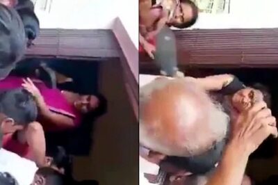 Video: Nurse Thrashes Unruly Crowd With Slippers Outside Bihar Vaccination Centre