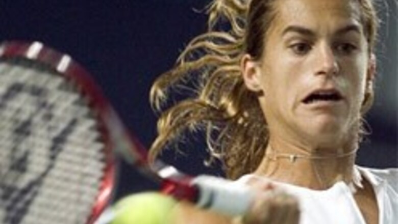 Mauresmo suffers shock defeat in Madrid