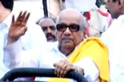 Karunanidhi against death for Amma's men