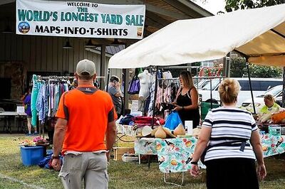 Virus resistant: World's Longest Yard Sale still lines roads