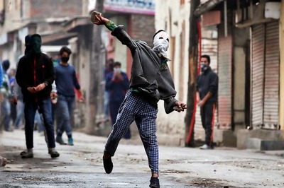 Srinagar Bypoll: Three Killed in Clashes, Six Polling Booths Abandoned