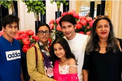 Namrata Shirodkar, Mahesh Babu Pose and Kids Pose for ‘Family Photo’ During Vacay in Paris