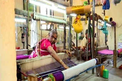 Tamil Nadu Weavers Present Saree Made from Vetiver Roots to Thai Princess