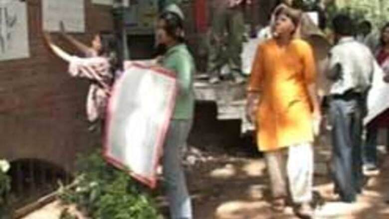 Baroda univ students rally behind dean, profs