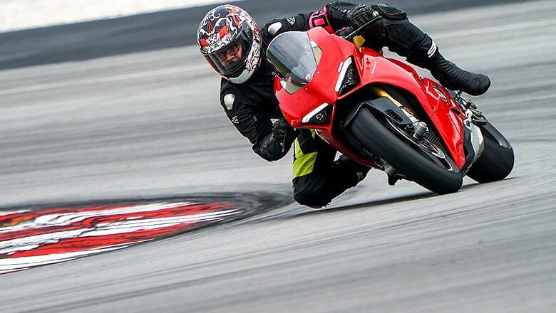 Ducati Riding Experience Racetrack Academy: Pushing the Panigale V4 at Sepang