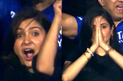 Anushka Sharma Jumps, Thanks God as Virat Kohli's RCB Beats DC; Her Reaction Goes Viral | Watch