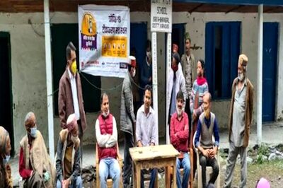 Covid-19 Vaccination Team Reaches Himachal's Remote Village in Helicopter