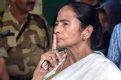 Bengal Officer Claims He Gets 'Strange Power' by Looking at Mamata Banerjee's Photo Every Morning