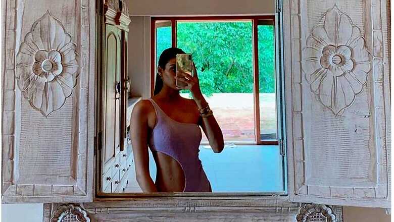 Athiya Shetty Stuns in Swimsuit Photo, KL Rahul Calls Her 'Boss' in Spanish