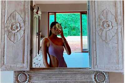 Athiya Shetty Stuns in Swimsuit Photo, KL Rahul Calls Her 'Boss' in Spanish