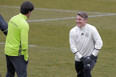 Schweinsteiger suffers knee injury, fretting over Euro 2016