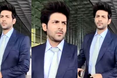 Kartik Aaryan Gives Monday Vibes On a Sunday Morning As He Gets Snapped In Formals; Watch